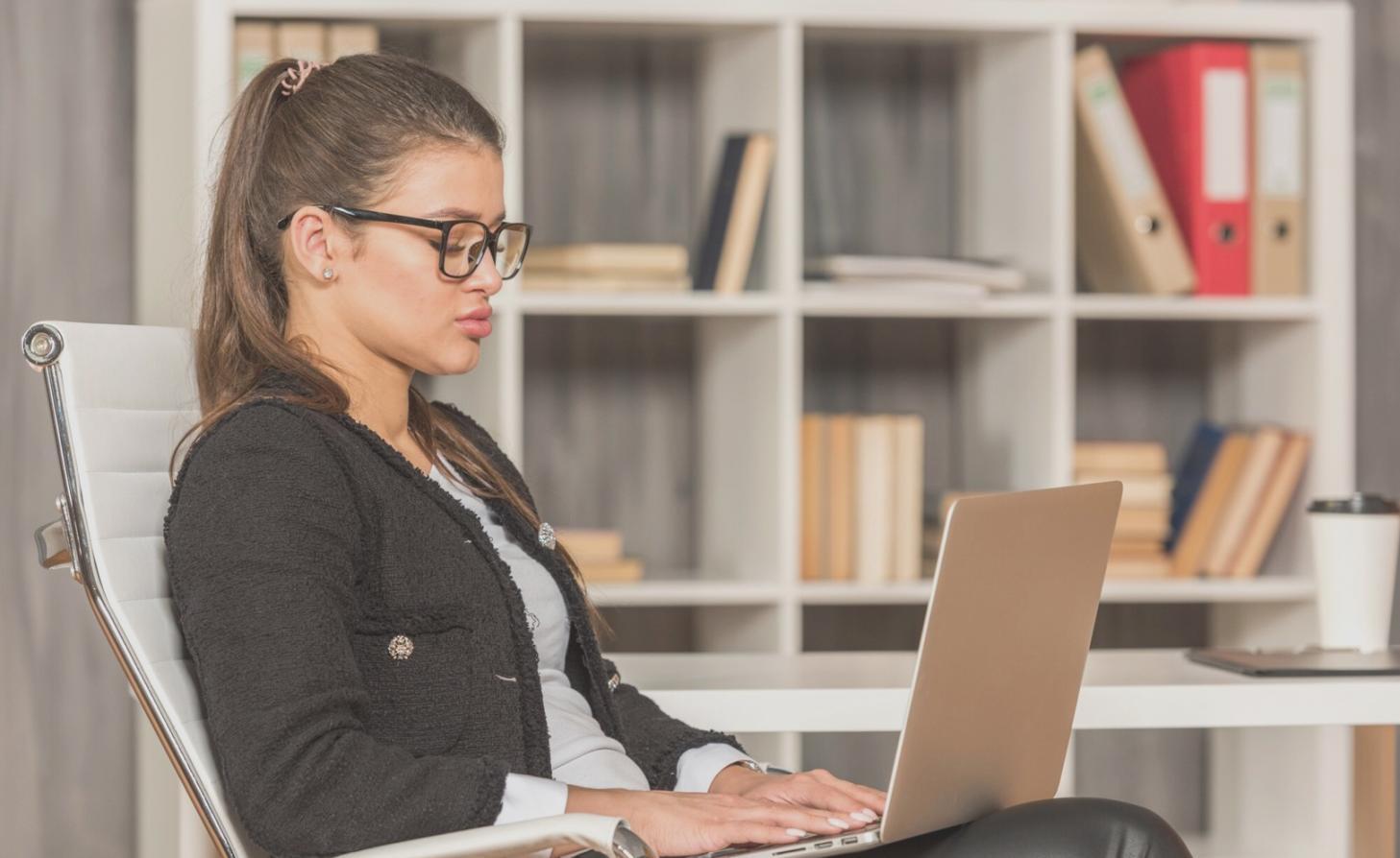 Environnement de travail professionnel pour analyse financière approfondie
